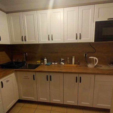 Pokoje Z Aneksami Kuchennymi U Wiktorii Sromowce Niżne Εξωτερικό φωτογραφία