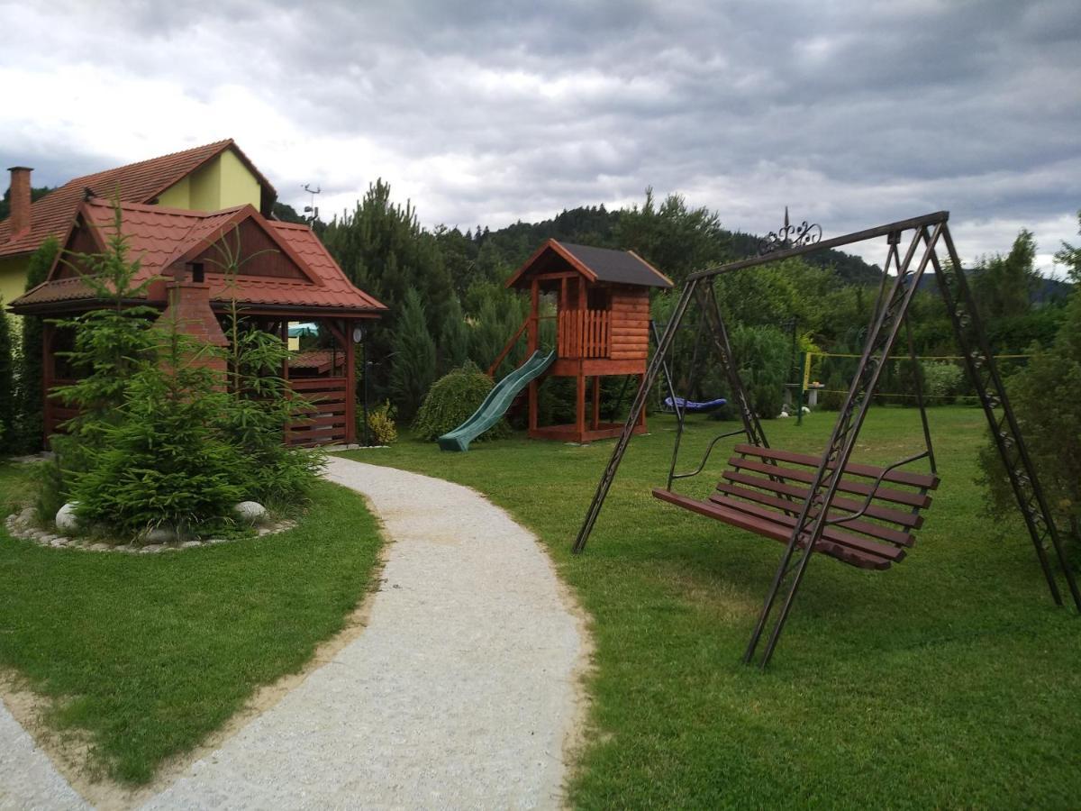Pokoje Z Aneksami Kuchennymi U Wiktorii Sromowce Niżne Εξωτερικό φωτογραφία